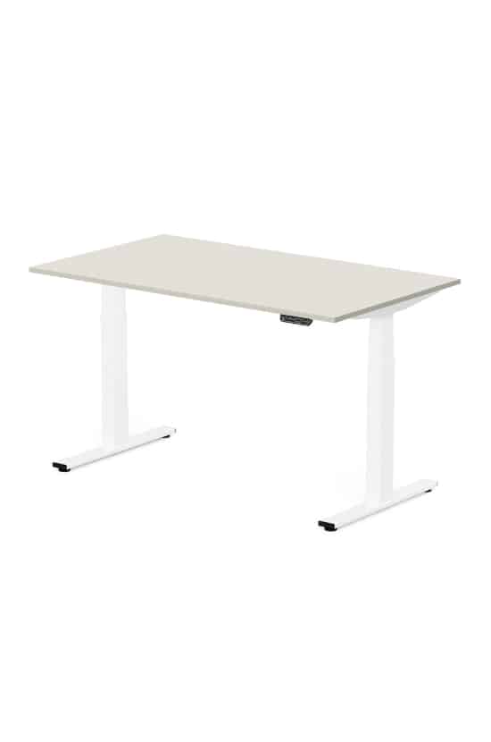 Bureau réglable en hauteur électrique beige clair avec pieds blancs en T et panneau de commande noir sous le plateau.