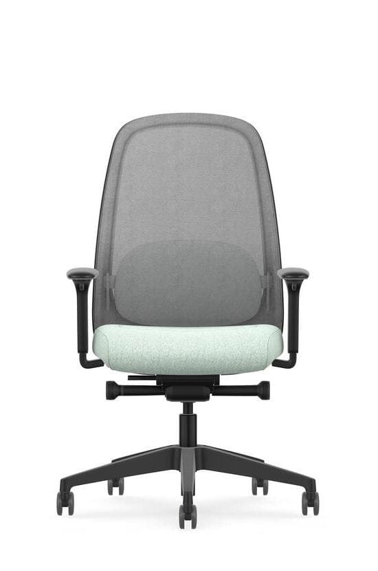Fauteuil de bureau ergonomique gris et vert menthe avec dossier en maille, assise rembourrée, accoudoirs noirs et base à roulettes.